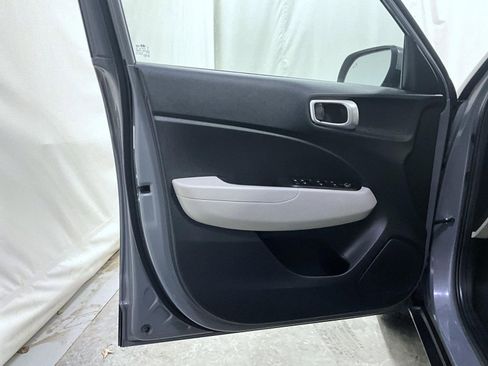 Used 2023 Hyundai Venue SEL image 10