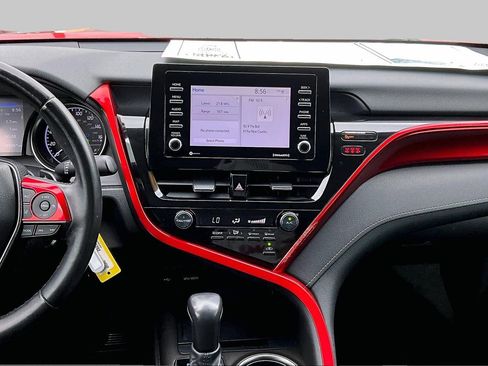 Used 2021 Toyota Camry SE image 6