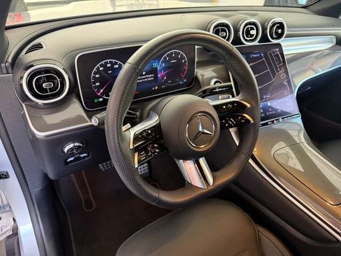 Used 2024 Mercedes-Benz GLC 300 4MATIC image 23