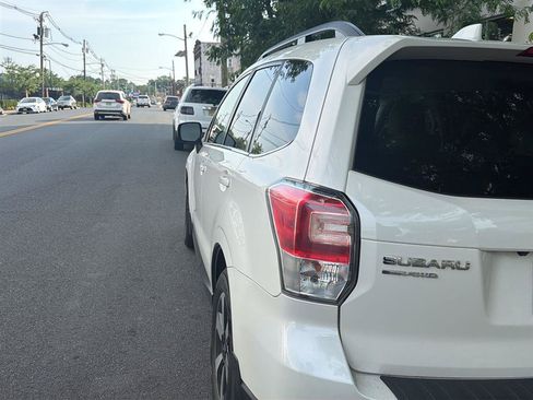 Used 2018 Subaru Forester 2.5i Limited AWD/4WD image 2