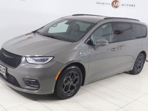Used 2021 Chrysler Pacifica Touring-L w/ S Appearance Package FWD image 25