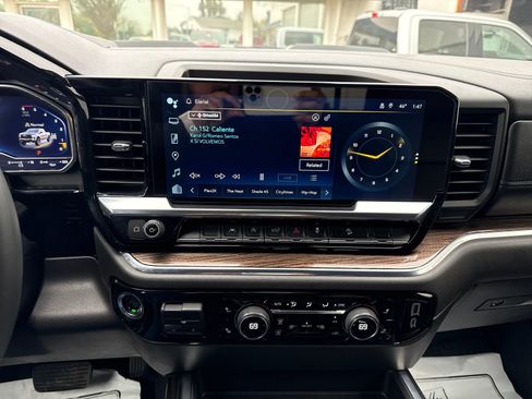 Used 2024 Chevrolet Silverado 1500 LT Trail Boss w/ Convenience Package II image 18