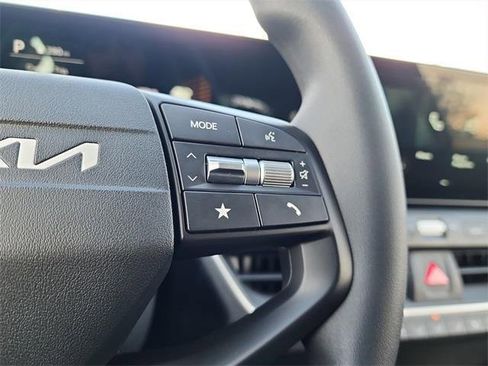 New 2025 Kia K4 LXS image 23