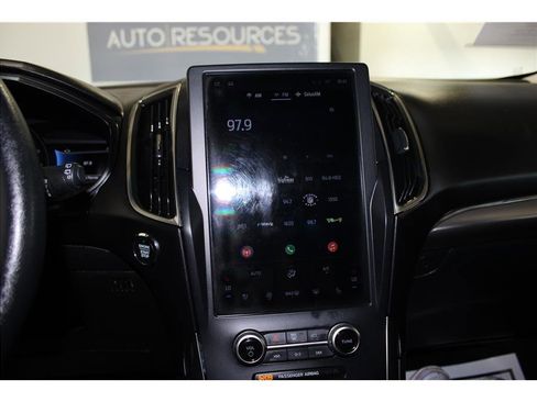 Used 2024 Ford Edge Titanium image 31