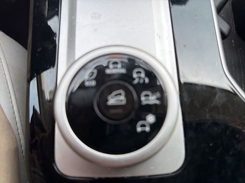 Used 2025 Mitsubishi Outlander SE FWD image 22