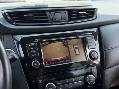 Used 2018 Nissan Rogue SV w/ Premium Package FWD image 4