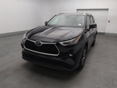 Used 2020 Toyota Highlander XLE FWD image 15