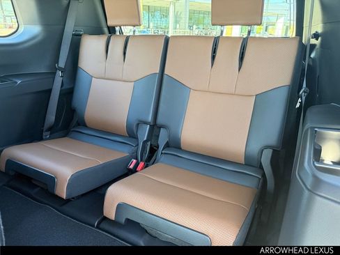 Used 2026 Lexus GX 550 550 Premium w/ Cold Area Package image 24