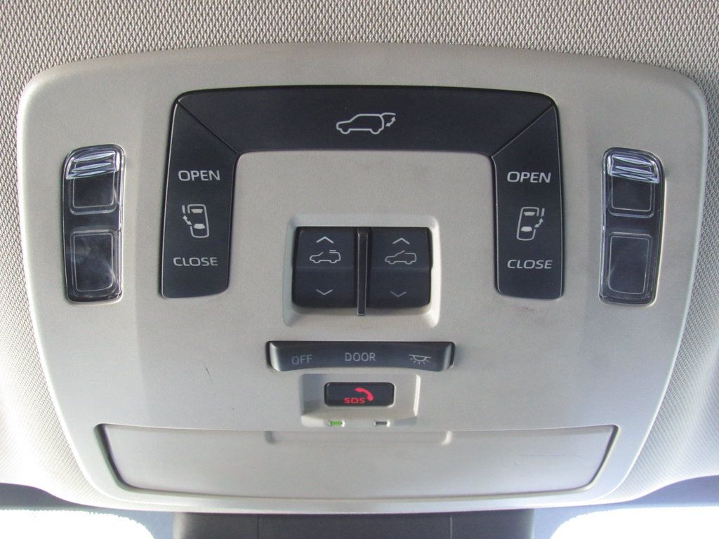 Certified 2025 Toyota Sienna XLE FWD image 30