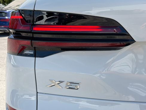 New 2026 BMW X5 xDrive40i w/ M Sport Package AWD/4WD image 10