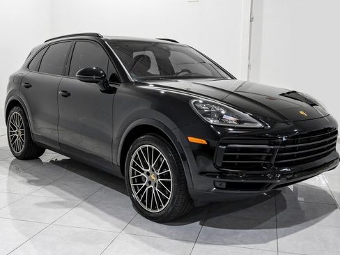 Used 2023 Porsche Cayenne S Platinum w/ Premium Package Plus image 3