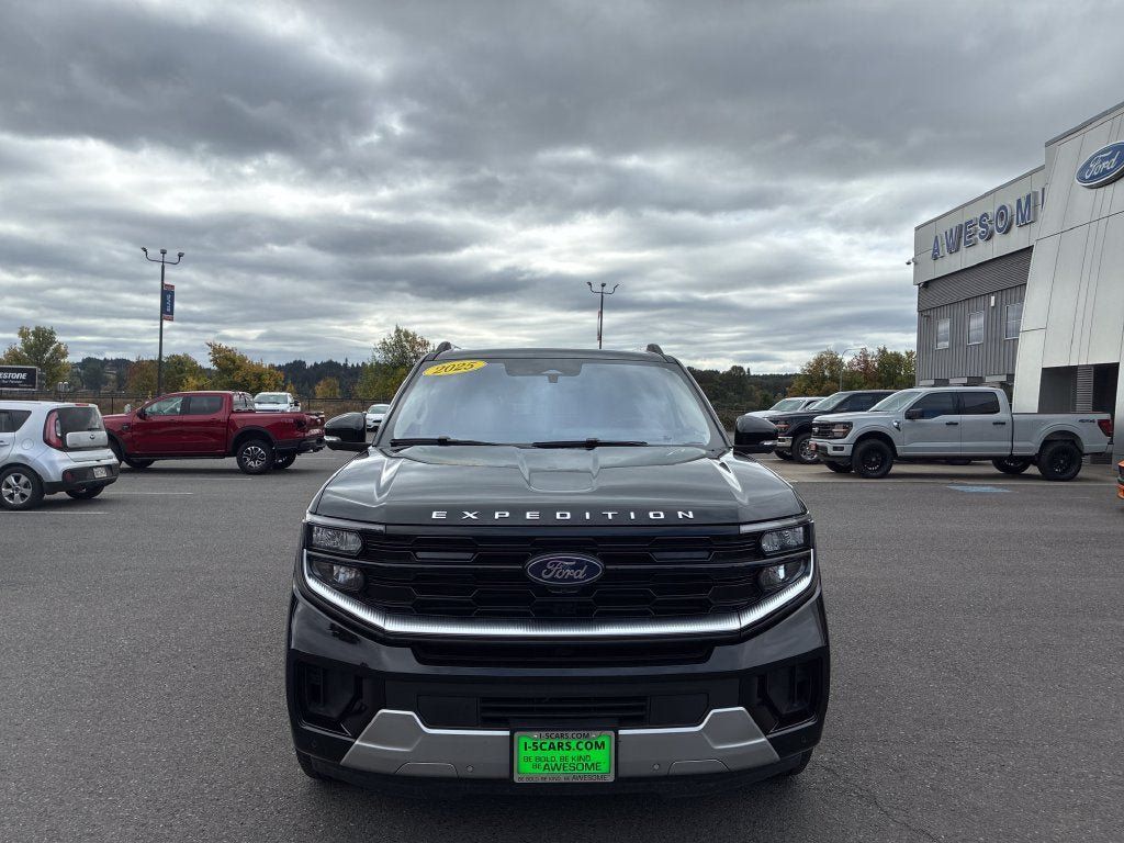 Used 2025 Ford Expedition Max Platinum AWD/4WD image 12