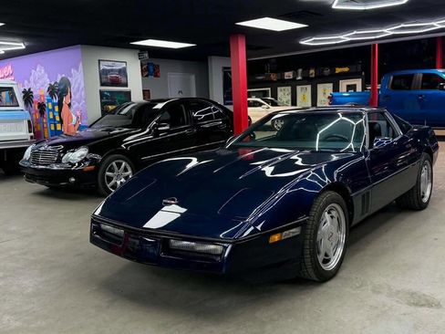Used 1989 Chevrolet Corvette Coupe RWD image 1