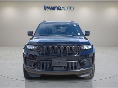 Used 2023 Jeep Grand Cherokee Altitude AWD/4WD image 8