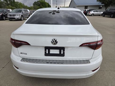 Used 2019 Volkswagen Jetta SE w/ Cold Weather Package FWD image 4