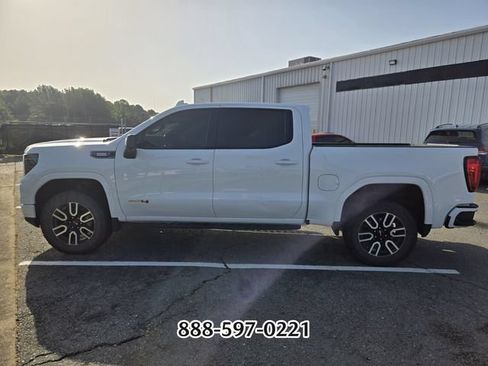 Used 2022 GMC Sierra 1500 AT4 w/ AT4 Preferred Package AWD/4WD image 5