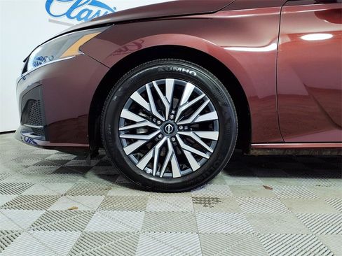 Used 2024 Nissan Altima 2.5 SV image 7