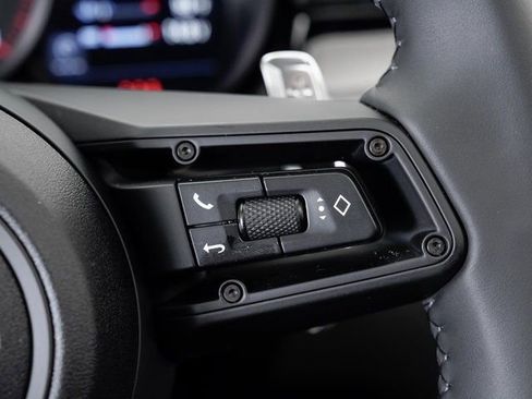 Certified 2025 Porsche Macan image 15