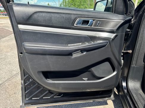 Used 2017 Ford Explorer XLT w/ Equipment Group 202A image 20