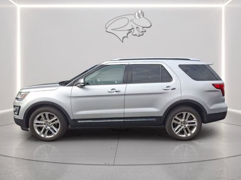 Used 2016 Ford Explorer Limited w/ Equipment Group 301A AWD/4WD image 3