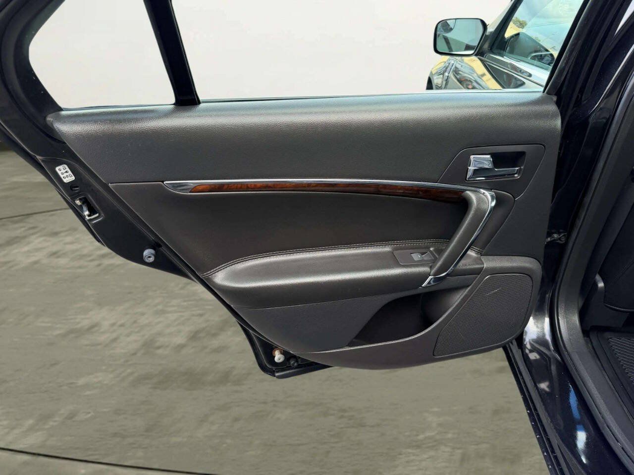 Used 2012 Lincoln MKZ FWD image 21
