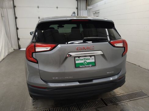 Used 2024 GMC Terrain SLE image 6
