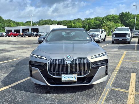 Used 2025 BMW 740i RWD image 19