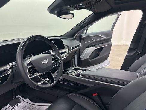 Certified 2025 Cadillac Lyriq Luxury w/ LPO, Floor Liner Package AWD/4WD image 32