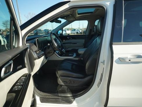 Used 2022 Kia Carnival SX Prestige image 14