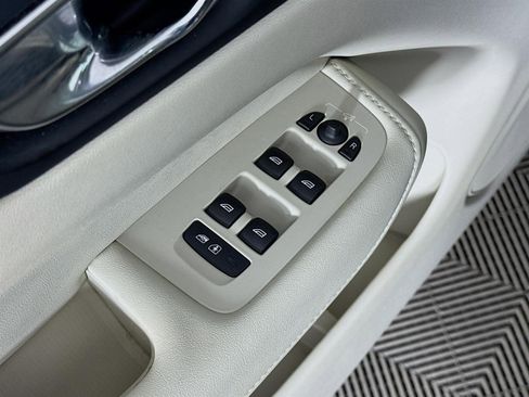 Used 2023 Volvo XC60 B5 Ultimate w/ Protection Package Premier image 21