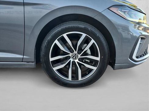 Used 2025 Volkswagen Jetta SE FWD image 21