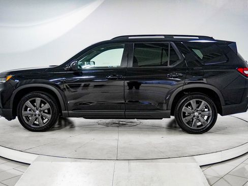Certified 2024 Honda Pilot Sport image 4