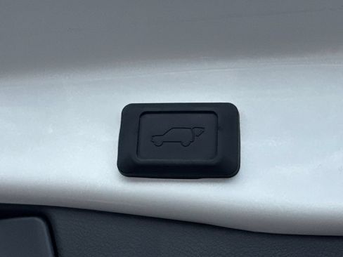 Used 2025 Toyota RAV4 XLE w/ Convenience Package AWD/4WD image 11