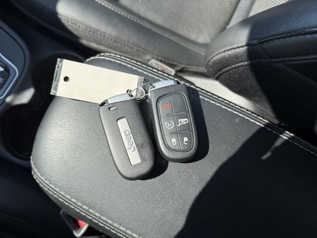 Used 2020 Jeep Cherokee Limited AWD/4WD image 34