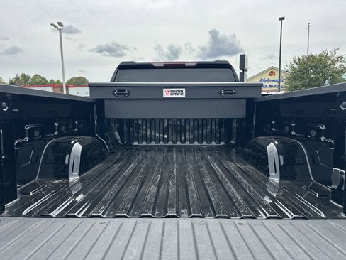 Certified 2024 Chevrolet Silverado 1500 Custom image 19