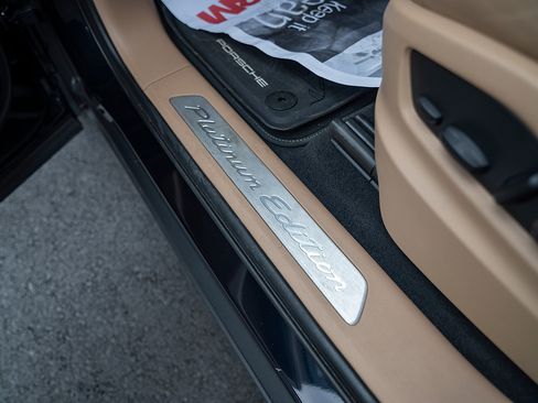 Certified 2022 Porsche Cayenne Platinum Edition image 19