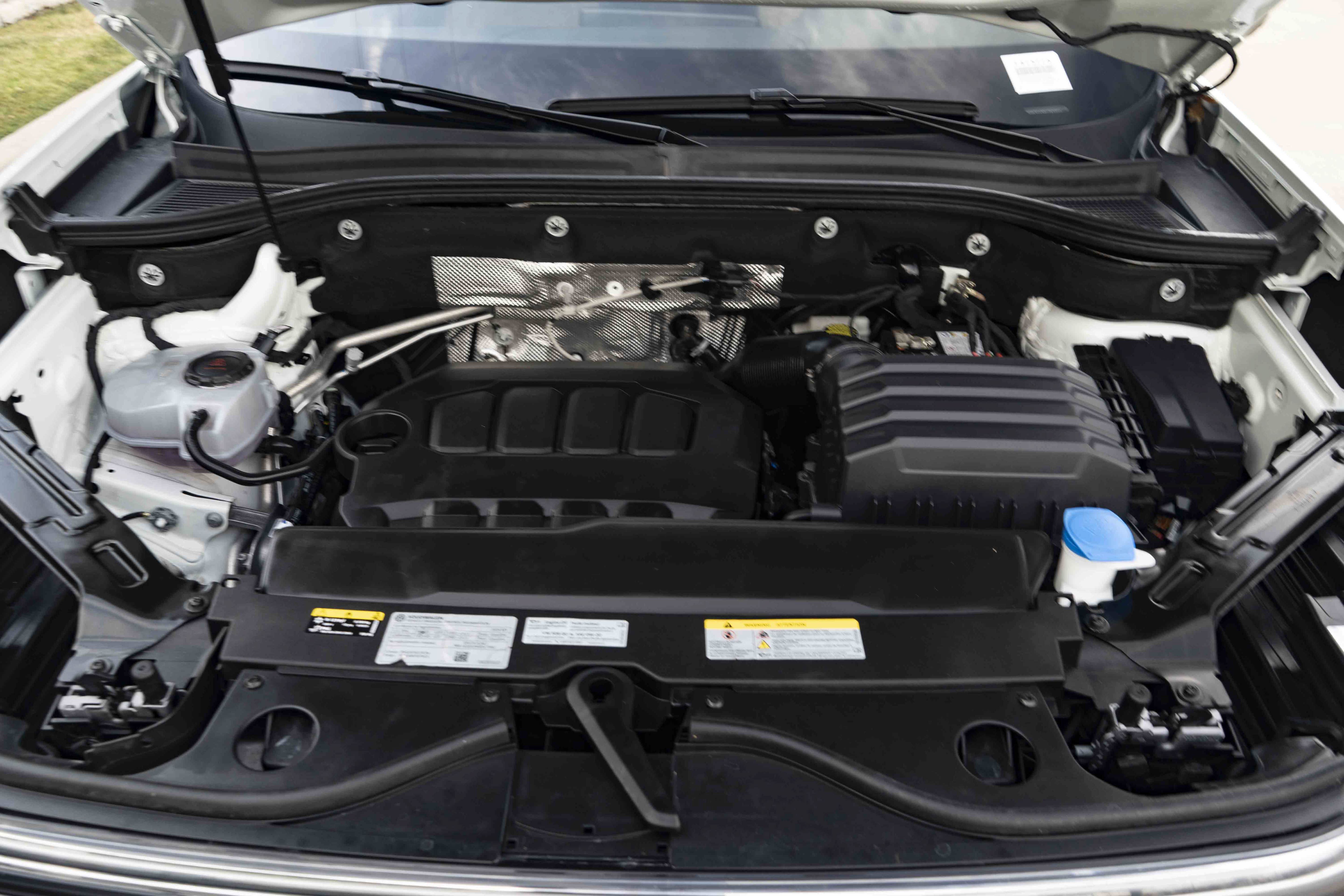 Certified 2024 Volkswagen Atlas Cross Sport SE FWD image 37