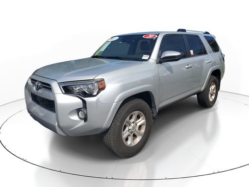 Used 2020 Toyota 4Runner SR5 AWD/4WD image 10