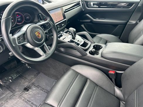 Used 2023 Porsche Cayenne Coupe image 4