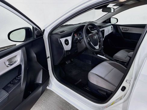 Used 2017 Toyota Corolla LE w/ Carpet Mat Package (TMS) FWD image 3
