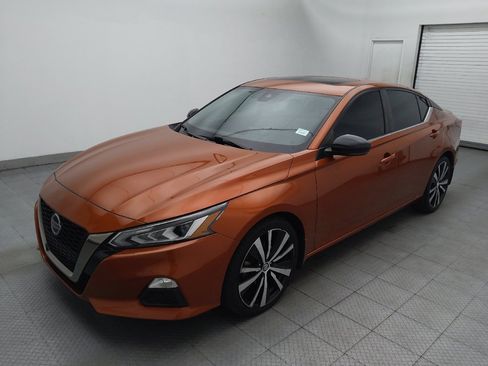 Used 2021 Nissan Altima 2.5 SR w/ SR Premium Package FWD image 2