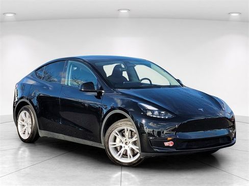 Used 2024 Tesla Model Y Long Range image 1