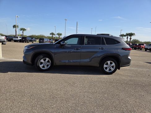 Used 2023 Toyota Highlander LE image 4