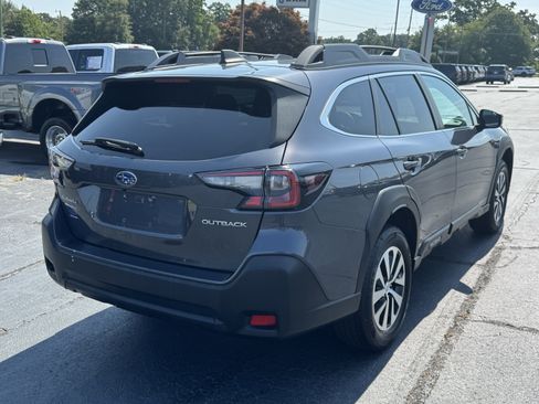 Used 2023 Subaru Outback Premium AWD/4WD image 5