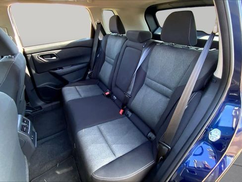 Used 2025 Nissan Rogue SV FWD image 21