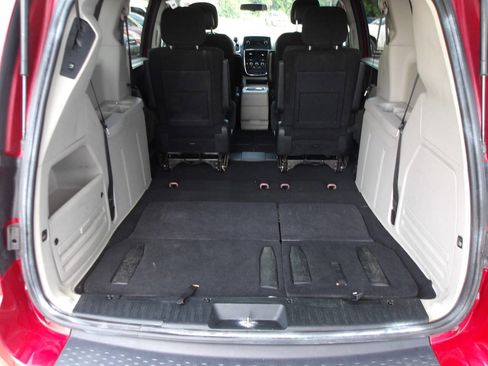 Used 2012 Dodge Grand Caravan SXT image 22