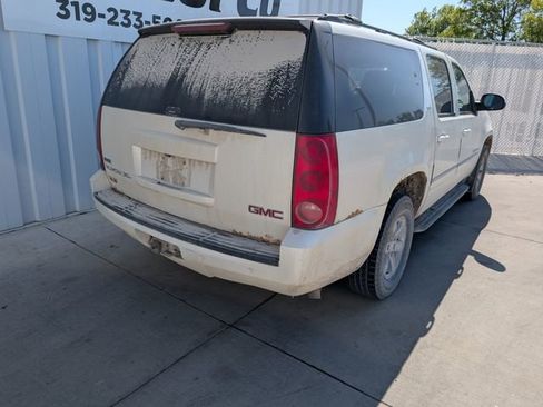 Used 2011 GMC Yukon XL SLT w/ SLT-2 Equipment Package AWD/4WD image 12