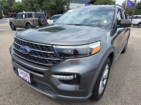 Used 2020 Ford Explorer XLT w/ Equipment Group 202A AWD/4WD image 4