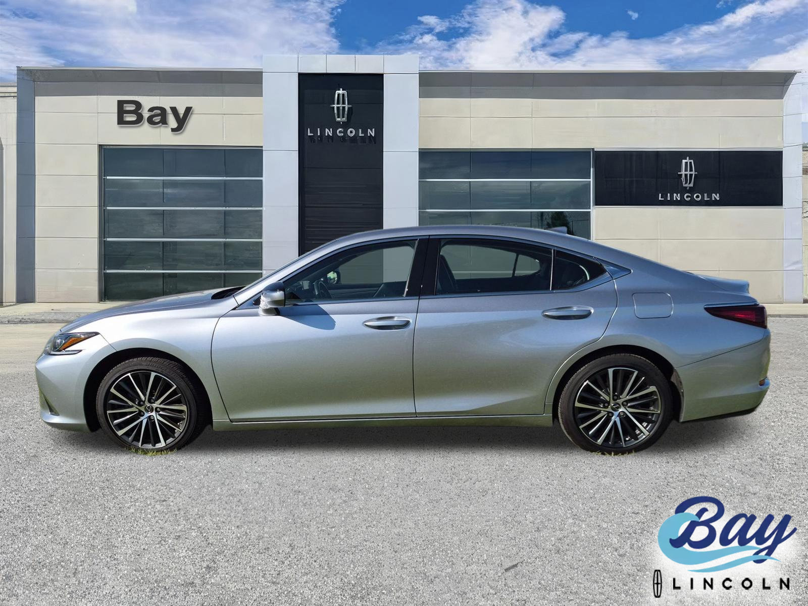 Used 2025 Lexus ES 350 w/ Premium Package FWD image 9