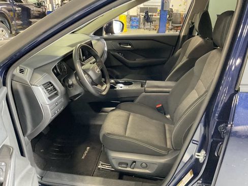 Used 2025 Nissan Rogue SV FWD image 9